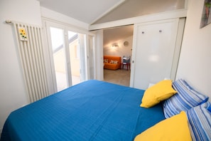 Basic Apartment | Laptop workspace, iron/ironing board, free WiFi, bed sheets - Appartamento Garden Ville (Sirmione)