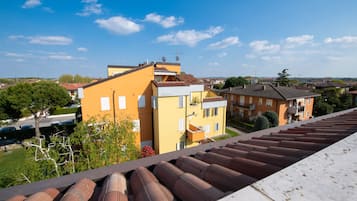 Apartemen Basic | Teras/patio