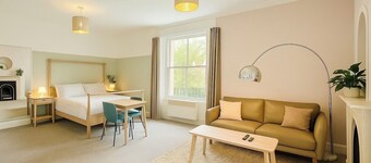 Tastefully decorated, central apartment with parking