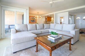 Televisión y chimenea 