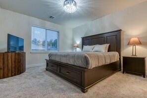 3 bedrooms, free WiFi, bed sheets - Riverfront Home, Newly Built, Only 2 Blocks to the Beach and Promenade (Seaside)