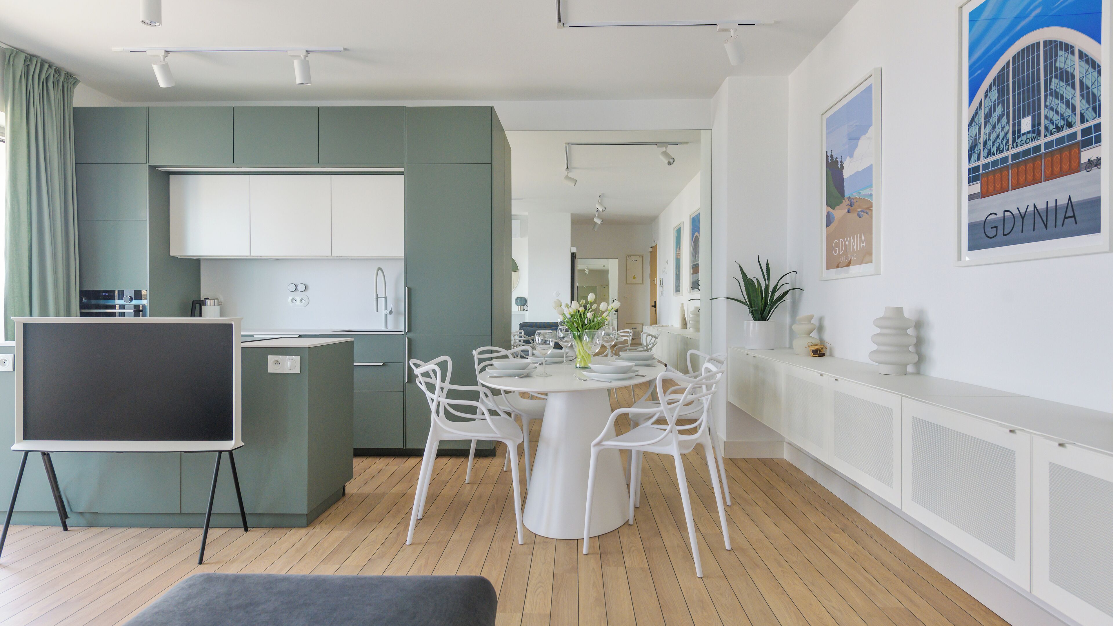 Apartment (2A, ul. Rybickiego 1) | In-room dining
