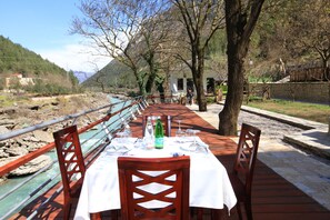 Restaurant - Hotel Gryka e Kelcyres (Këlcyrë)
