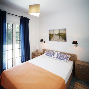 2 habitaciones, tabla de planchar con plancha y ropa de cama 