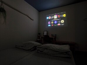 1 bedroom, desk, free WiFi, bed sheets