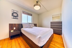 3 bedrooms, free WiFi, bed sheets - Suite 214: Beautiful 3-Bedroom Beachfront Townhouse (Wainfleet)