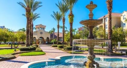 Penthouse Next To Convention Center & Universal 3 Bedroom Condo by RedAwning