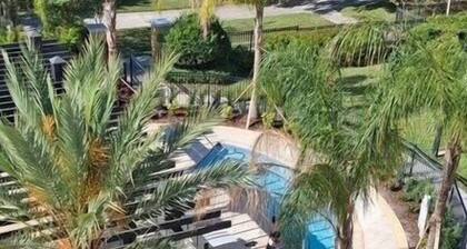 Penthouse Next To Convention Center & Universal 3 Bedroom Condo by RedAwning