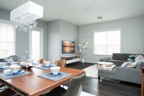 Condo, 3 Bedrooms | Dining