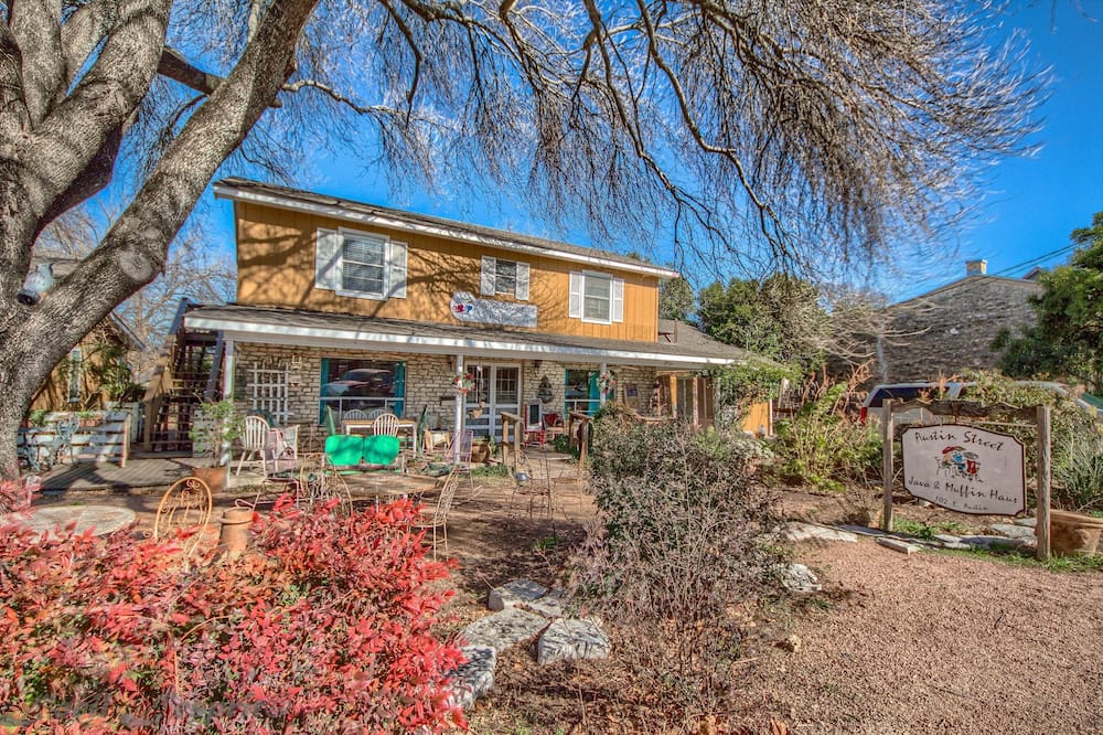 Binky's Nest 1 Bedroom Home by RedAwning - Fredericksburg, TX