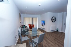 In-room dining - Dreams Apartments 2 Bed (London)