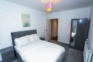 Business Apartment | 2 bedrooms, iron/ironing board, free WiFi, bed sheets - Dreams Apartments 2 Bed (London)