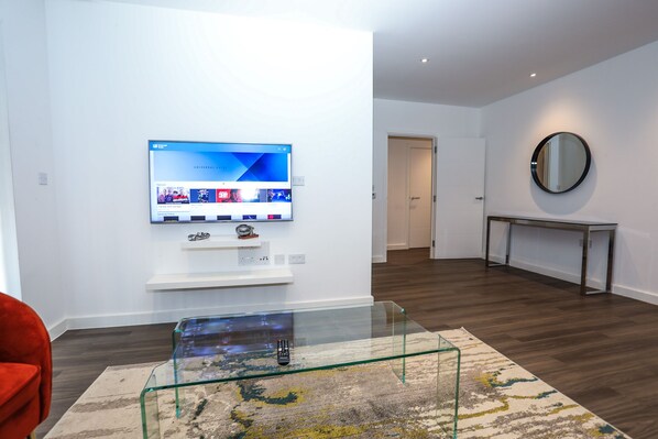 Leilighet – business | Oppholdsområde | En 32-tommers Flatskjerm-TV med digitale kanaler samt TV