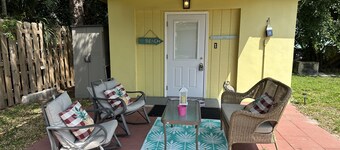 1 Bedroom House,Fenced Backyard, Private Patio, Firepit, Grill, Driveway Parking