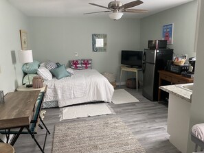 1 habitación, escritorio, tabla de planchar con plancha y wifi gratis 