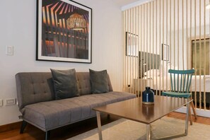 Fernseher, Stereoanlage, Arbeitsbereiche