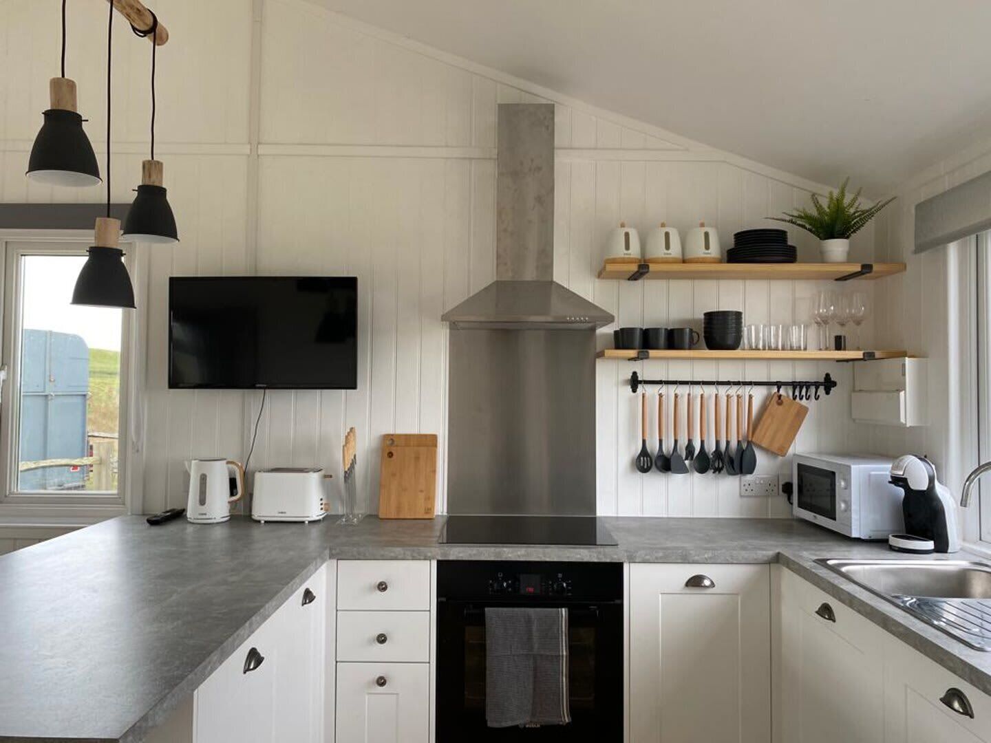 Coffee/tea maker, fridge, microwave, oven