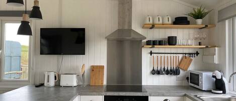 Coffee/tea maker, fridge, microwave, oven