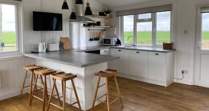 Beach Chalet Cottage at Jury's Gap, Camber Sands