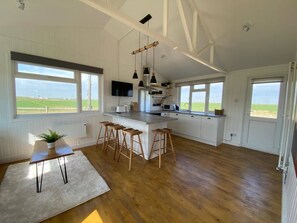 Fridge, microwave, oven, stovetop - Outback Cosy Cottage Jurys Gap (Rye)