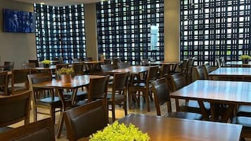 Bao gồm bữa sáng buffet hàng ngày