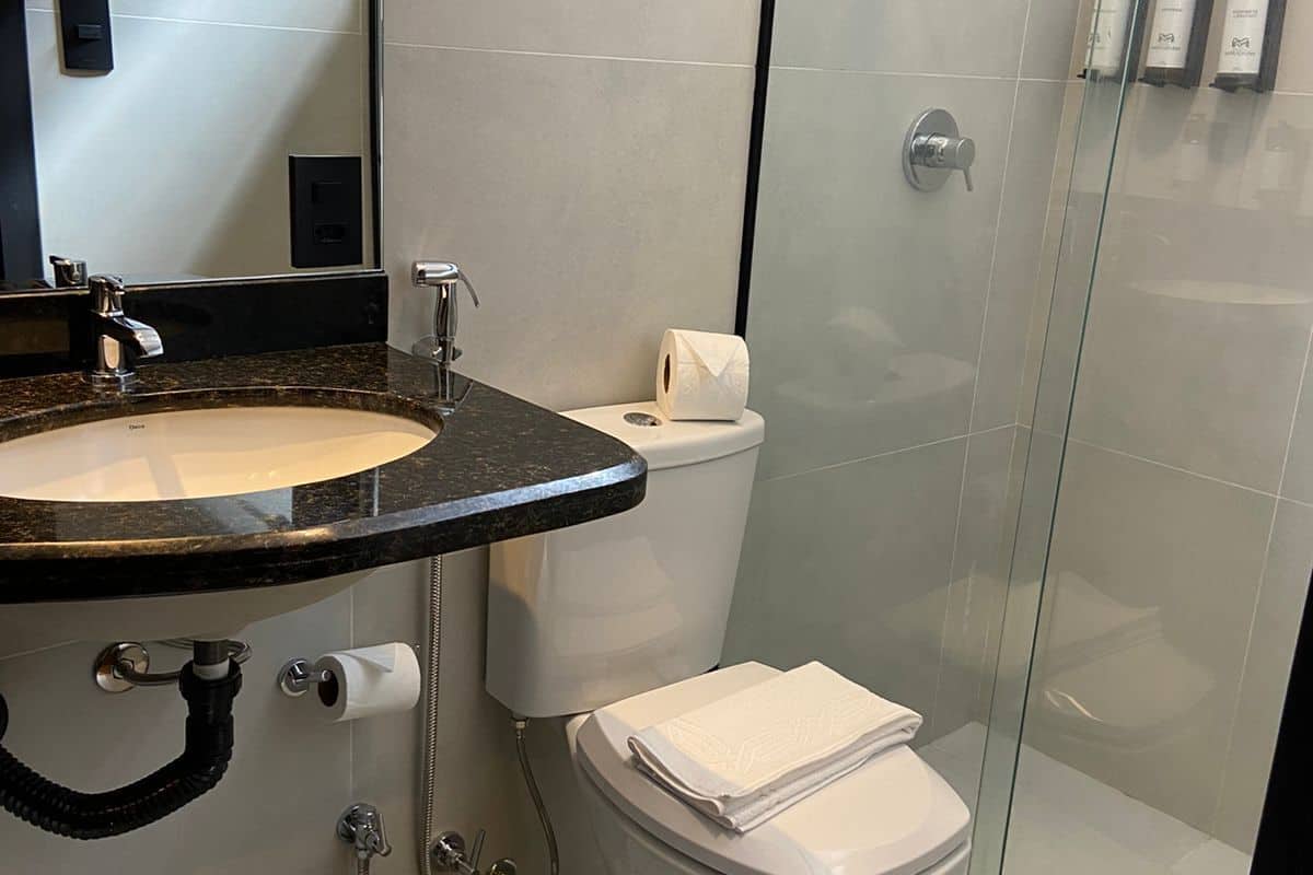 superior double room | bathroom | shower, towels, soap, shampoo