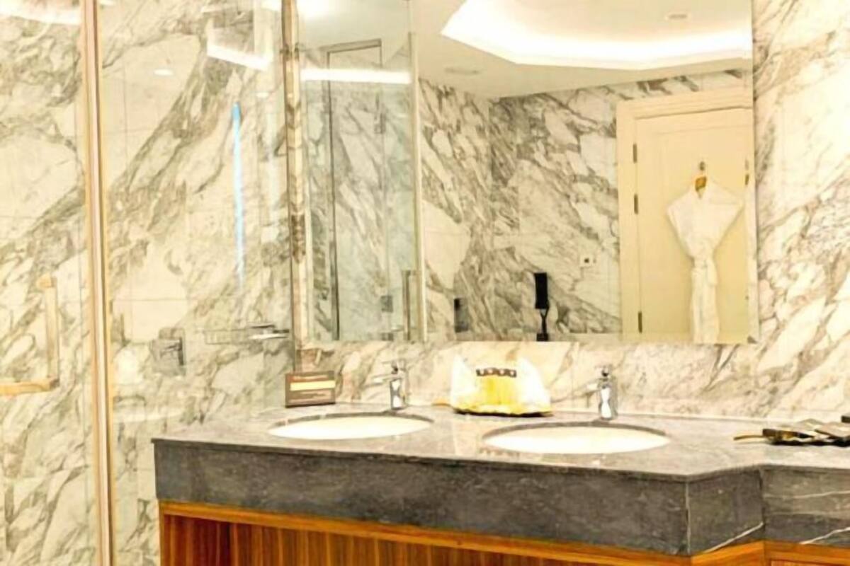 Bathroom | Free toiletries, bathrobes, slippers, towels