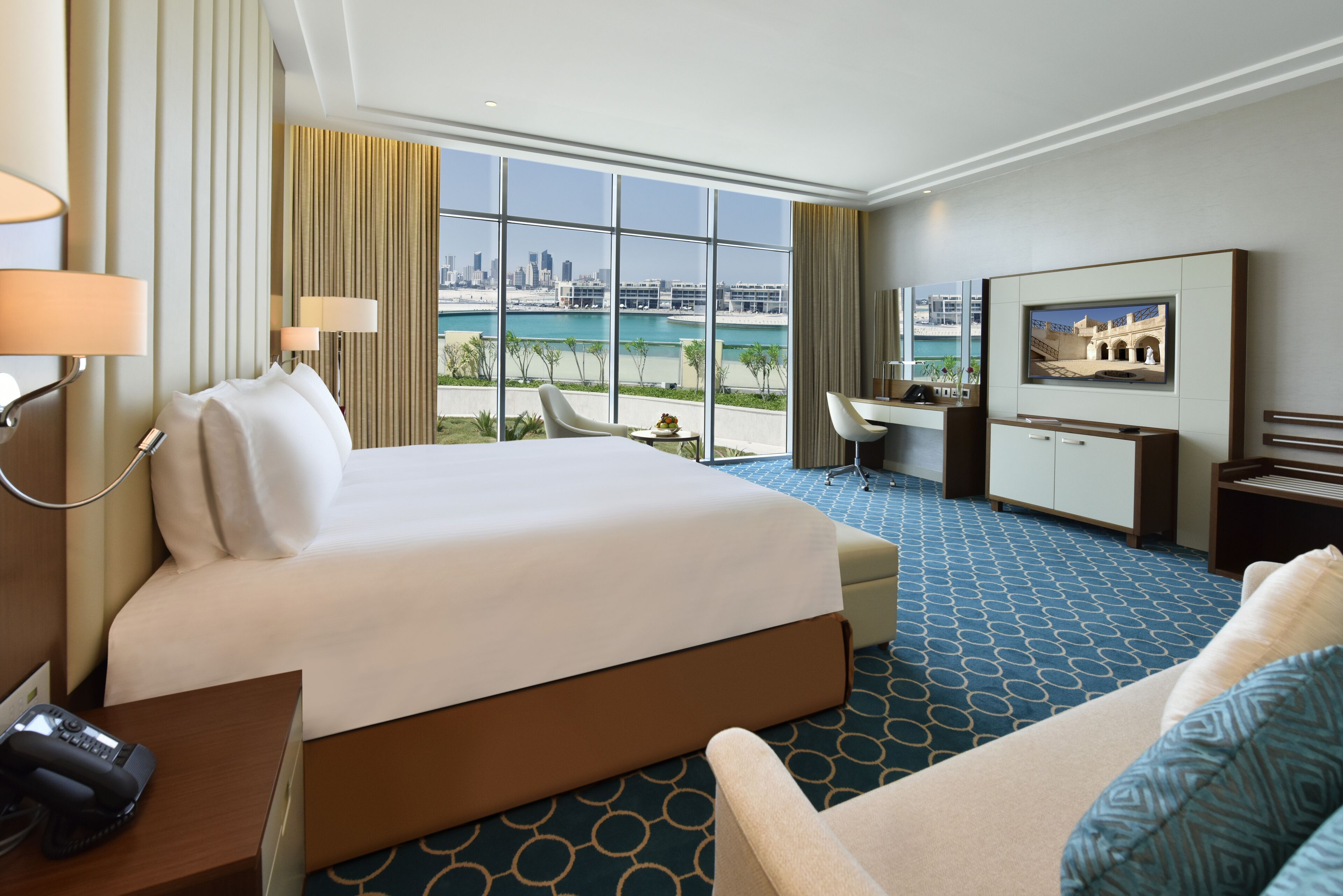 Deluxe kamer | Een minibar, een bureau, geluiddichte muren, gratis wifi