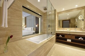 Đồ dùng nhà tắm miễn phí, áo choàng tắm, dép đi trong nhà 