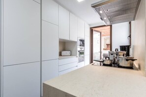 GeschirrspĂŒler, Wasserkocher mit Kaffee-/Teezubehör