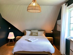 3 bedrooms, desk, iron/ironing board, travel cot - Vue sur les Montagnes, SPA et Tranquillité - Le Relais de la Martine (Petite-Rivière-Saint-François)