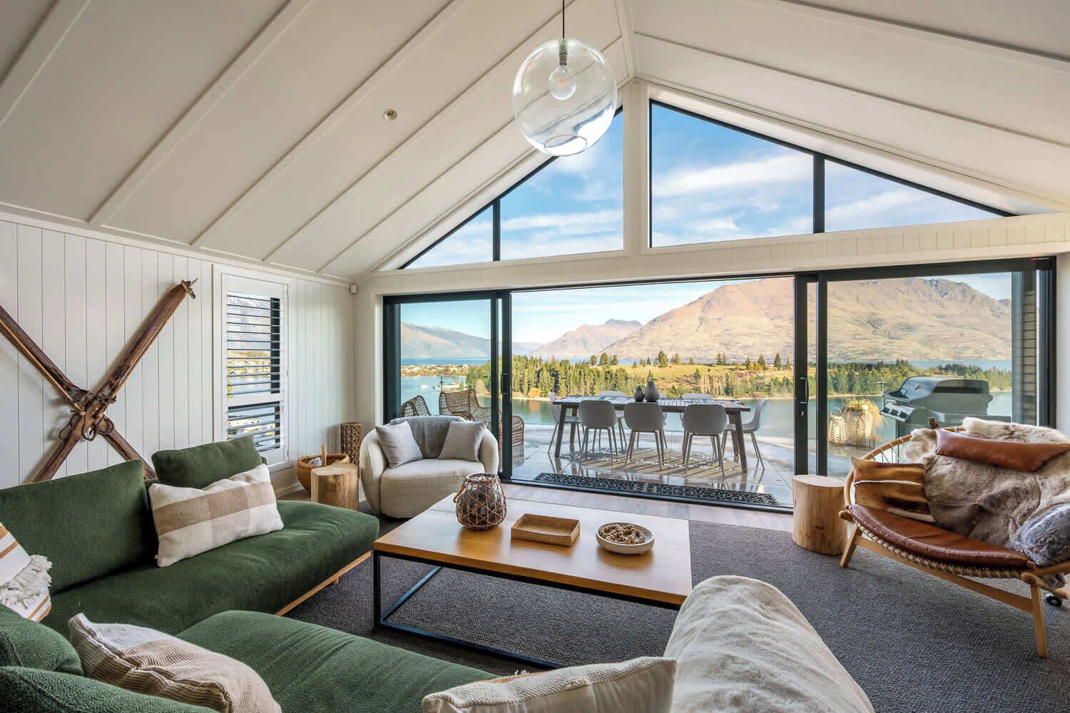 TV, peis og kontorer