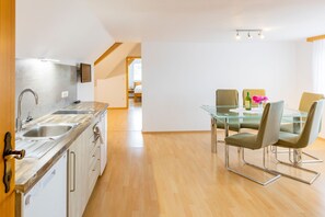 Fridge, microwave, oven, dishwasher