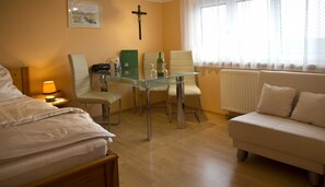 2 bedrooms, WiFi, bed sheets