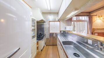 Fridge, microwave, stovetop, cookware/dishes/utensils