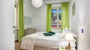 2 bedrooms, iron/ironing board, free WiFi, bed sheets - Joe’s Flat 1 Modern ... (Sorrento)