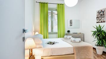 2 habitaciones, tabla de planchar con plancha y cuna de viaje