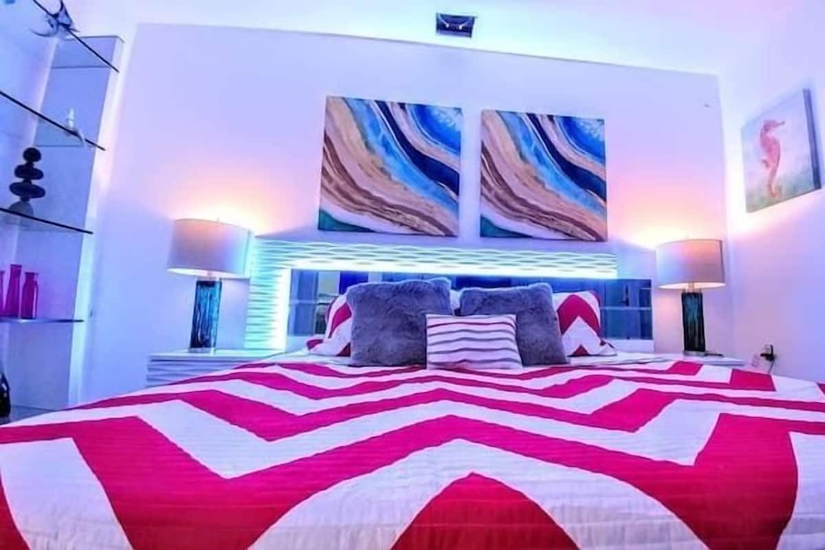 6 kamar tidur, Wi-Fi gratis, dan seprai linen