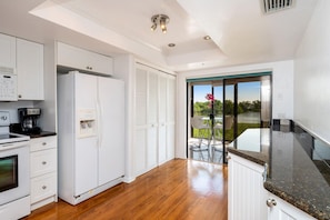 House (2 Bedrooms) | Private kitchen | Fridge, microwave, oven, stovetop