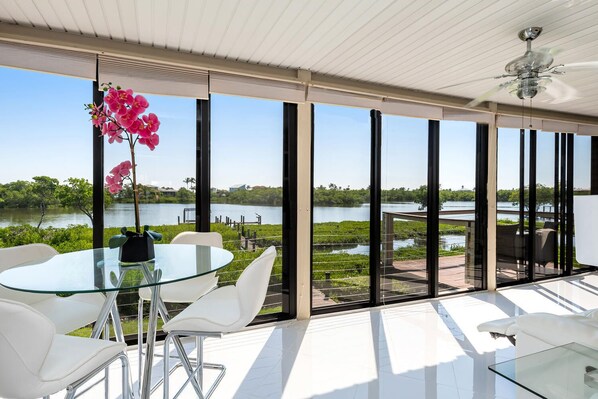 House (2 Bedrooms) | In-room dining - Blue Lagoon Estate (Fort Myers Beach)