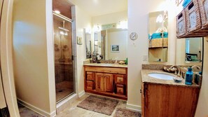 Bathroom - Blue Starfish Estate (Fort Myers Beach)
