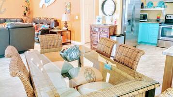 39-cm Smart TV with cable channels, TV