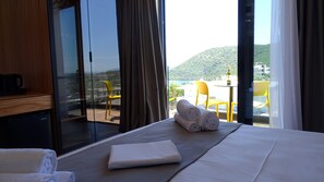 Minibar, in-room safe, desk, soundproofing - Valmar Hotel (Ksamil)
