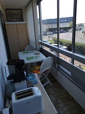 Dining - Joli Appartement Avec Chambre Séparée et Grande Loggia à 200m de la Plage (Courseulles-sur-Mer)