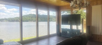 Huge Home-EVENTS WELCOME-Private Boat Ramp-Big Backyard-Perfect For Big Groups