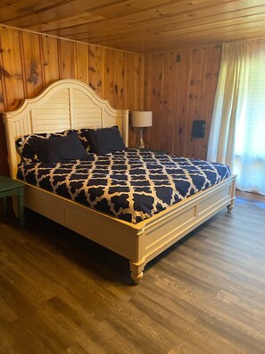 6 多间卧室、熨斗/熨衣板、免费 WiFi、床单