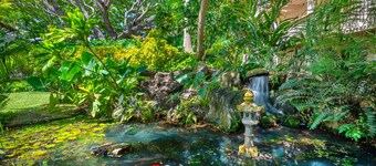Waikomo Stream Villas 122 Fish Pond View, New AC, Walk to Beach and Shopping!