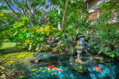 Waikomo Stream Villas 122 Fish Pond View, New AC, Walk to Beach and Shopping!