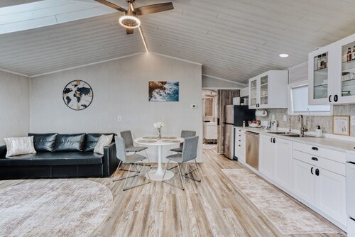 Modern Suite • 10 Min to Corning • Quiet & Cozy