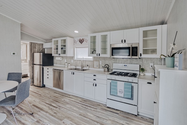 Refrigerador, microondas, horno, placa de cocina